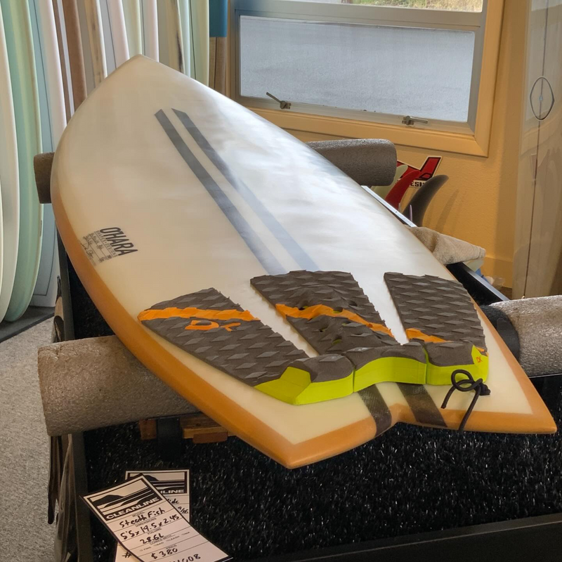 Load image into Gallery viewer, Solid Stealth Fish 5'5 × 19 ½ × 2.45 Surfboard • USED 5