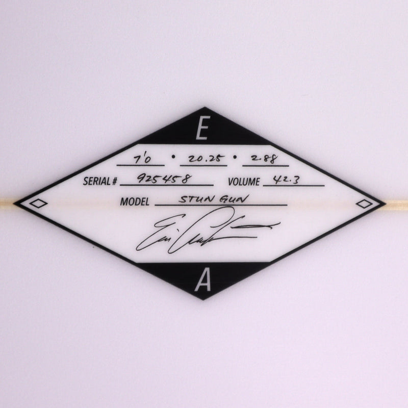 Load image into Gallery viewer, Arakawa Stun Gun 7'0 x 20 ¼ x 2 ⅞ Surfboard