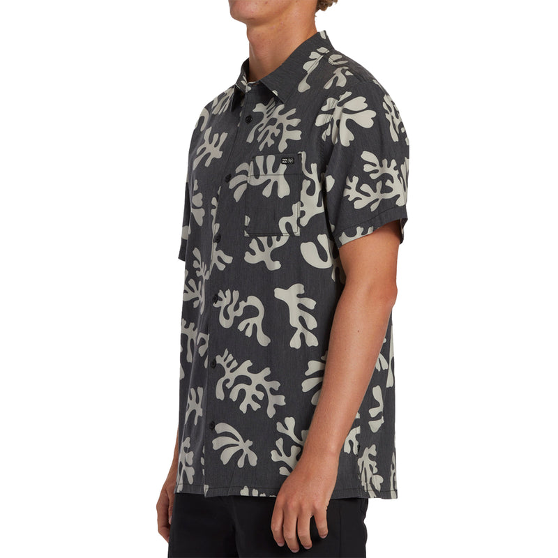 Load image into Gallery viewer, Billabong Coral Garden Surftrek Short Sleeve Button-Up Shirt
