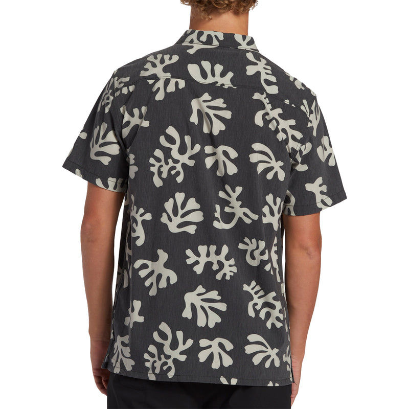 Load image into Gallery viewer, Billabong Coral Garden Surftrek Short Sleeve Button-Up Shirt
