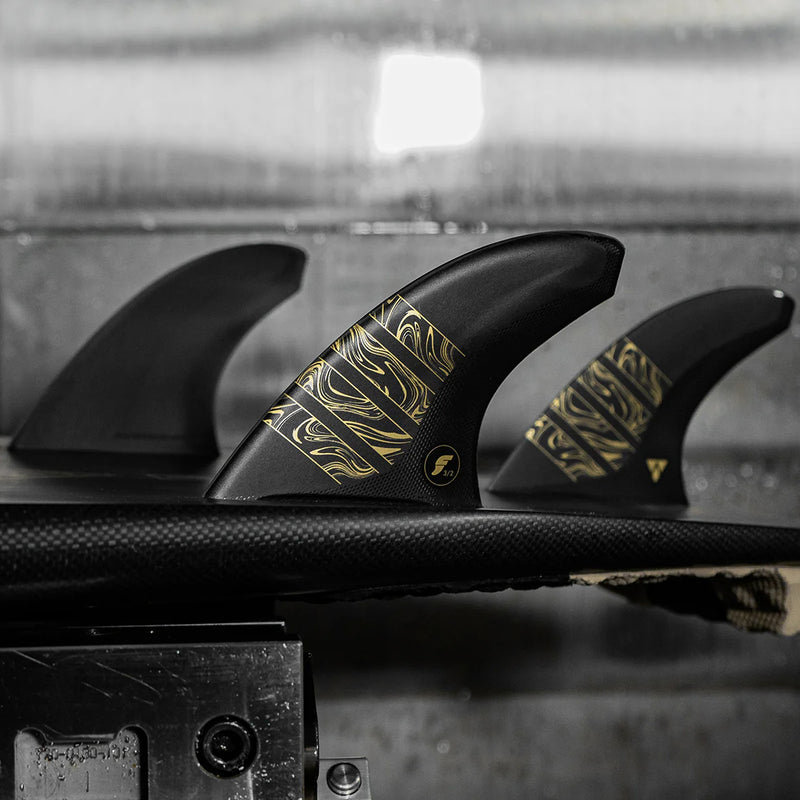 Load image into Gallery viewer, Futures Fins Vector 3/2 Alpha Tri Fin Set