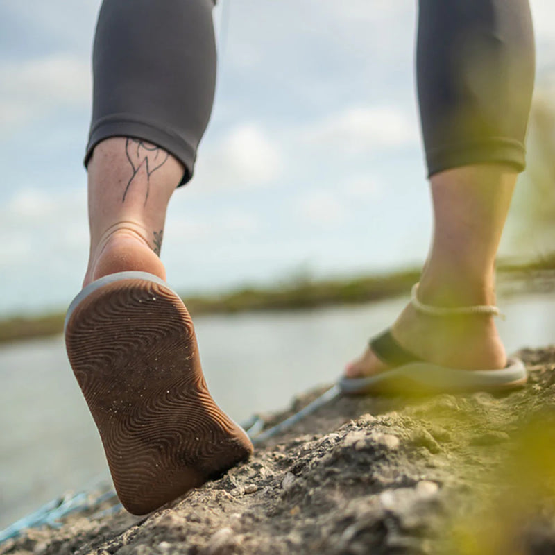 Load image into Gallery viewer, Grundéns Women’s Deck Mate 3-Point Sandals