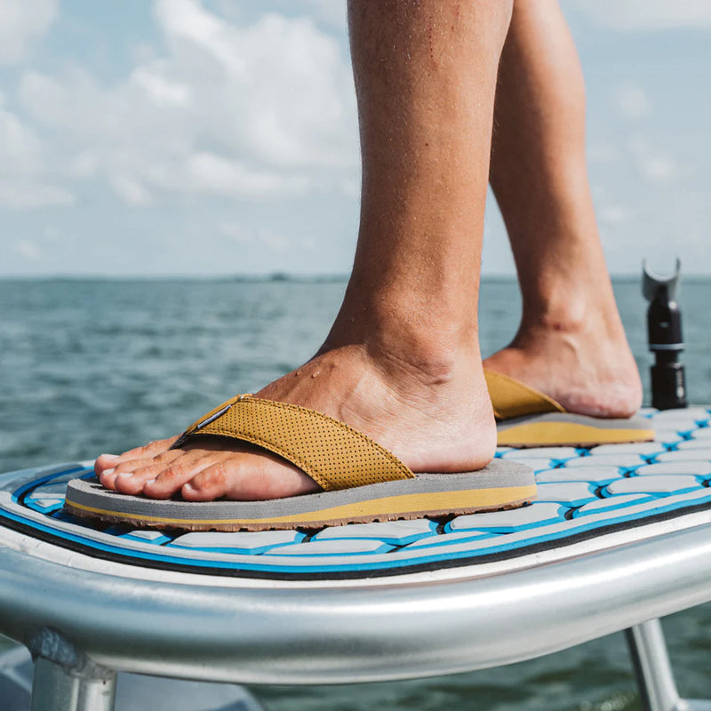 Load image into Gallery viewer, Grundéns Species Sandals