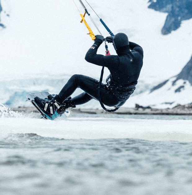 Load image into Gallery viewer, Manera Magma Steamer 6/4 Hooded Chest-Zip Wetsuit - 2024