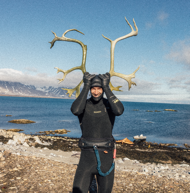 Load image into Gallery viewer, Manera Magma Steamer 6/4 Hooded Chest-Zip Wetsuit - 2024