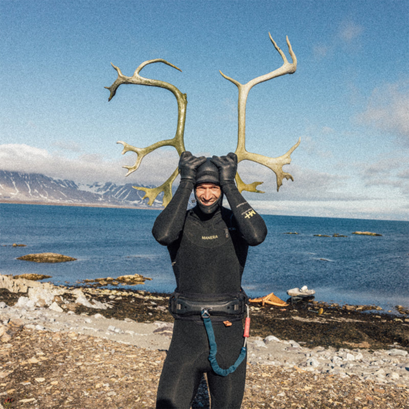 Load image into Gallery viewer, Manera Magma Meteor 6/4 Hooded Chest-Zip Wetsuit - 2023