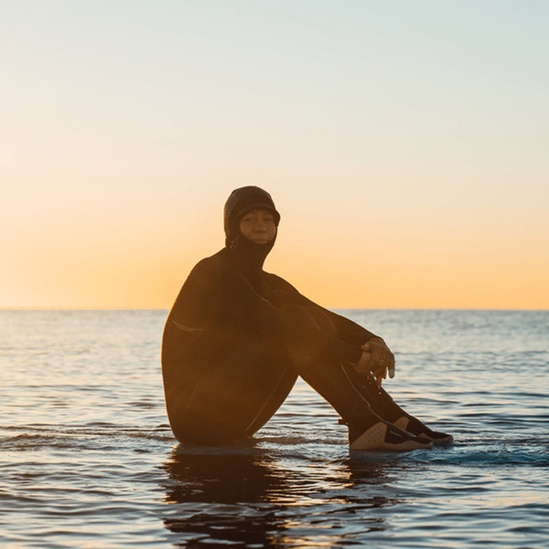 Load image into Gallery viewer, Manera Women's Magma Steamer 5/4/3 Hooded Chest-Zip Wetsuit - 2024