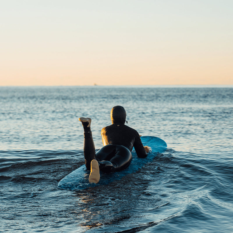 Load image into Gallery viewer, Manera Women's Magma Steamer 5/4/3 Hooded Chest-Zip Wetsuit - 2024