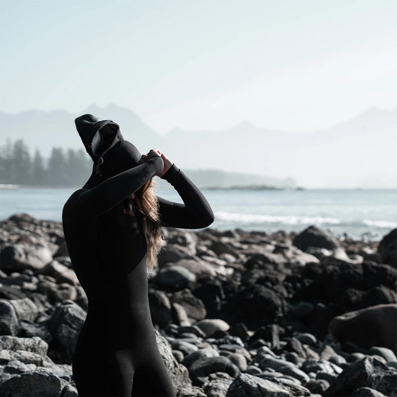 Load image into Gallery viewer, Manera Women's Magma 6/4 Hooded Chest-Zip Wetsuit
