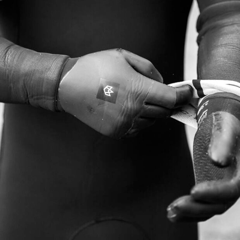 Load image into Gallery viewer, Manera Magma 2.5mm Gloves