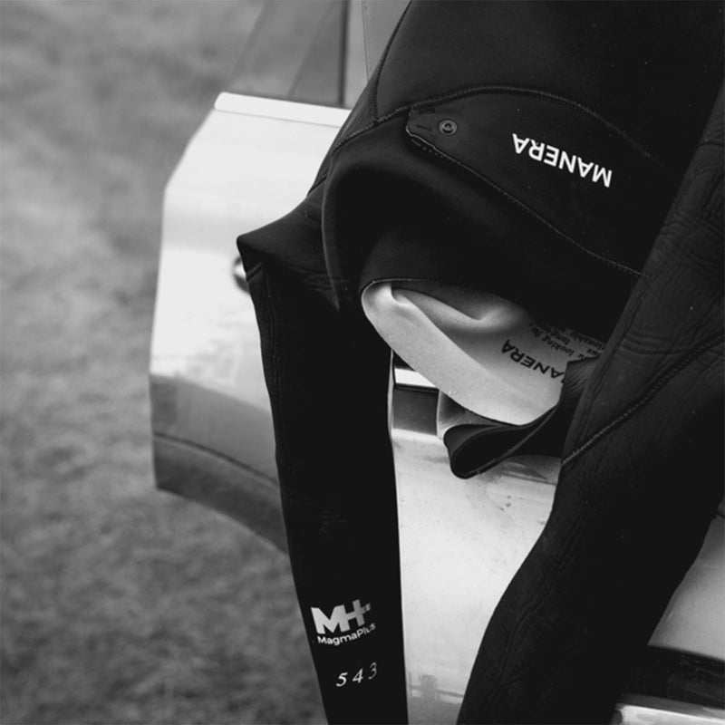 Load image into Gallery viewer, Manera Women's Magma Meteor 4/3 Chest-Zip Wetsuit - 2023