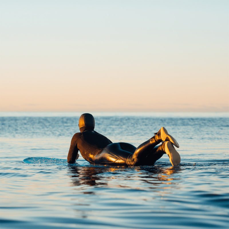 Load image into Gallery viewer, Manera Women's Magma Meteor 5/4/3 Hooded Chest-Zip Wetsuit