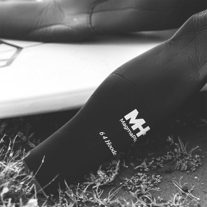 Load image into Gallery viewer, Manera Women's Magma Meteor 6/4 Hooded Chest-Zip Wetsuit - 2023