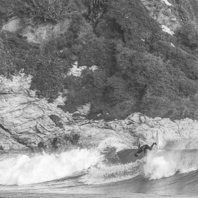 Load image into Gallery viewer, Manera Women's Magma Steamer 5/4/3 Chest-Zip Wetsuit - 2024