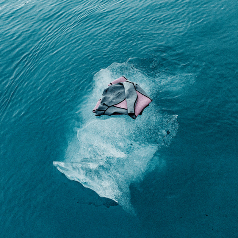 Load image into Gallery viewer, Manera Women's Magma Steamer 5/4/3 Chest-Zip Wetsuit - 2024