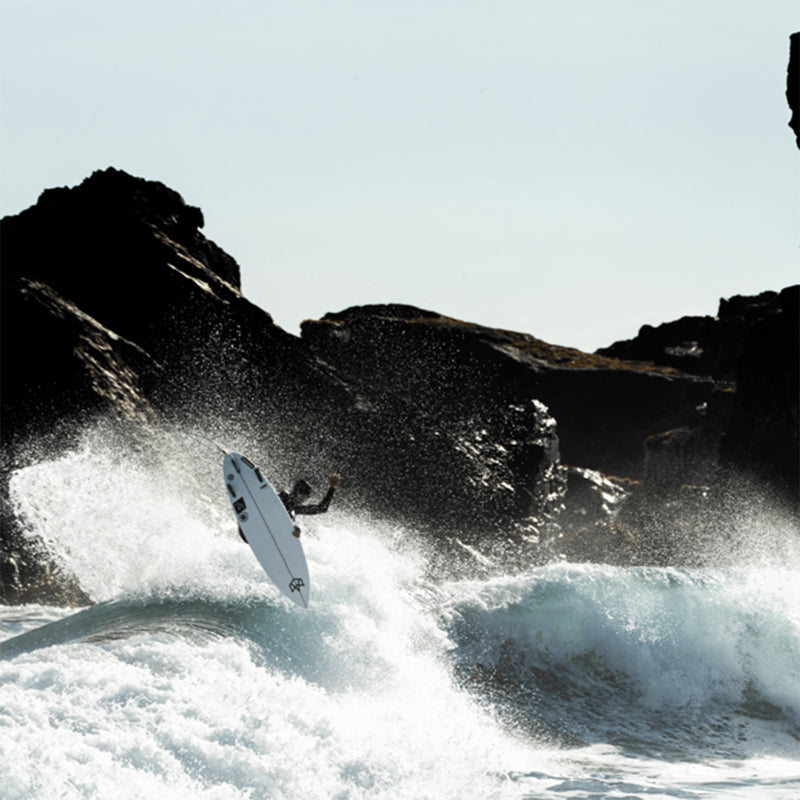 Load image into Gallery viewer, Manera Women's Magma Steamer 6/4 Hooded Chest-Zip Wetsuit - 2024