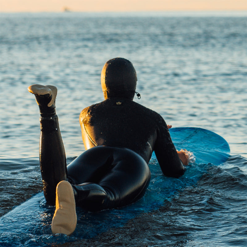 Load image into Gallery viewer, Manera Women's Magma Steamer 6/4 Hooded Chest-Zip Wetsuit - 2024