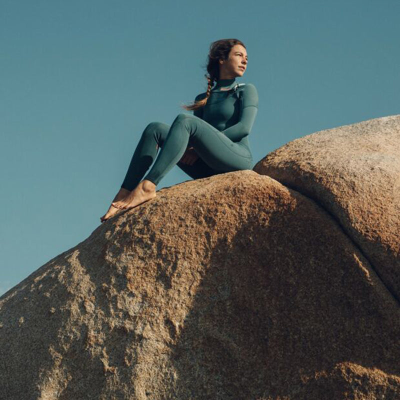 Load image into Gallery viewer, Manera Women's Seafarer 3/2 Chest-Zip Wetsuit - 2024