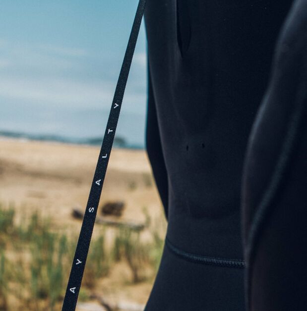 Load image into Gallery viewer, Manera Women's Seafarer 4/3 Back-Zip Wetsuit