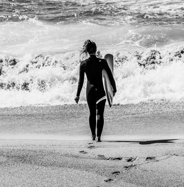 Load image into Gallery viewer, Manera Women's Seafarer 3/2 Back-Zip Wetsuit