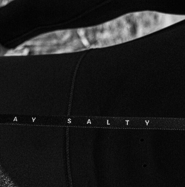 Load image into Gallery viewer, Manera Women's Seafarer 4/3 Back-Zip Wetsuit