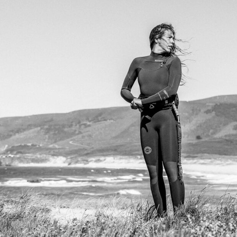 Load image into Gallery viewer, Manera Women's Seafarer 5/3 Chest-Zip Wetsuit