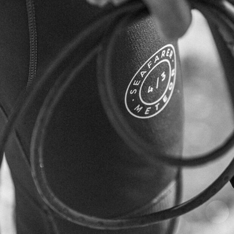 Load image into Gallery viewer, Manera Women's Seafarer+ Steamer 4/3 Chest-Zip Wetsuit