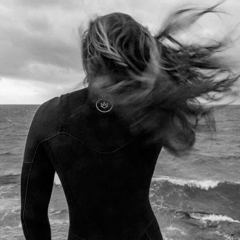 Load image into Gallery viewer, Manera Women's Seafarer+ Steamer 5/3 Chest-Zip Wetsuit