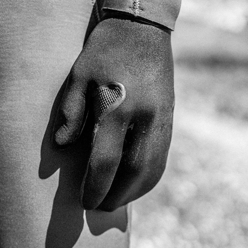 Load image into Gallery viewer, Manera XTEND 2mm Lobster Gloves