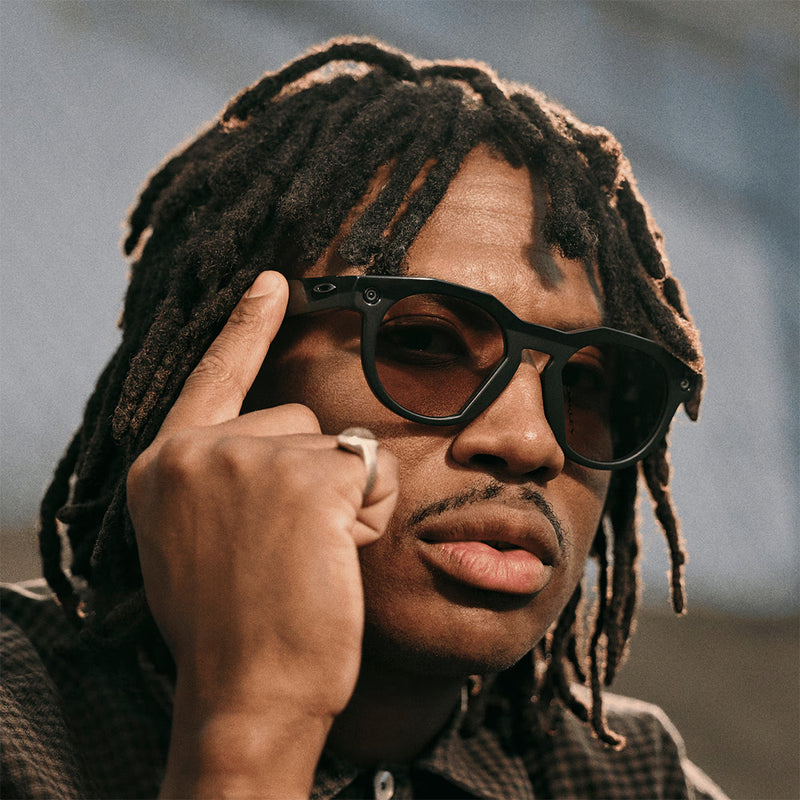 Load image into Gallery viewer, Oakley Meta HSTN Transition Sunglasses - Black/Transitions Amethyst