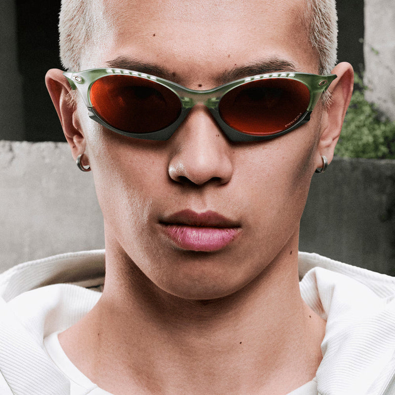 Load image into Gallery viewer, Oakley Plantaris Sunglasses - Matte Transparent Fern/Prizm Tungsten