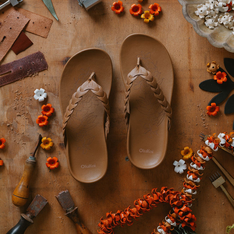 Load image into Gallery viewer, OluKai Women's Lei Leather Sandals