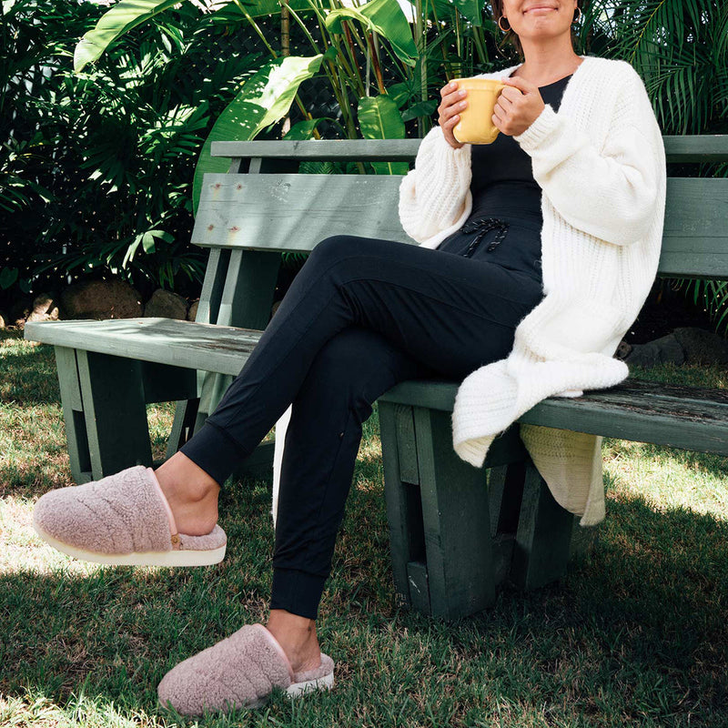 Load image into Gallery viewer, OluKai Women's Pūpū Mua Mule Slippers