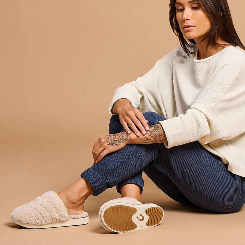 Load image into Gallery viewer, OluKai Women's Pūpū Mua Mule Slippers