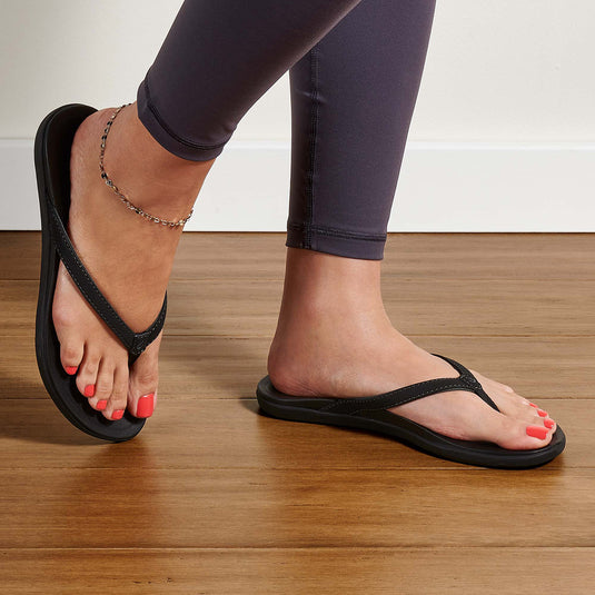 OluKai Women's Ho‘ōpio Classic Beach Sandals