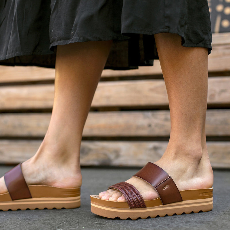 Load image into Gallery viewer, REEF Women's Cushion Vista Hi Sandals