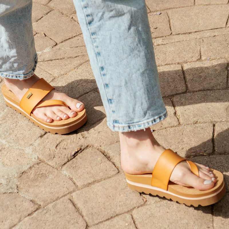 Load image into Gallery viewer, REEF Women's Cushion Sol Hi Sandals