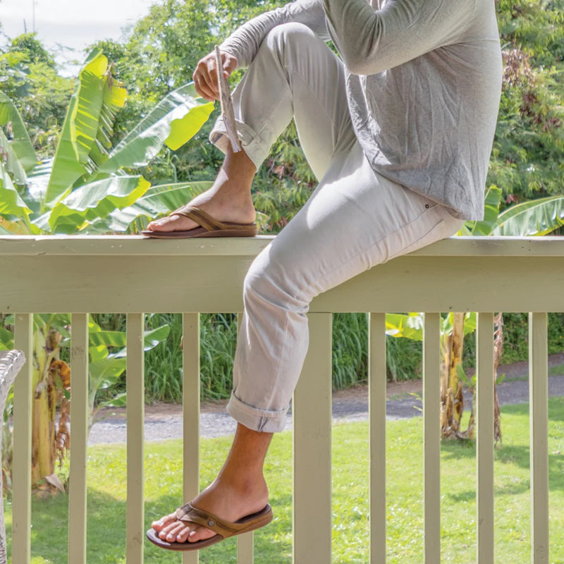 Load image into Gallery viewer, REEF Cushion Lux Sandals