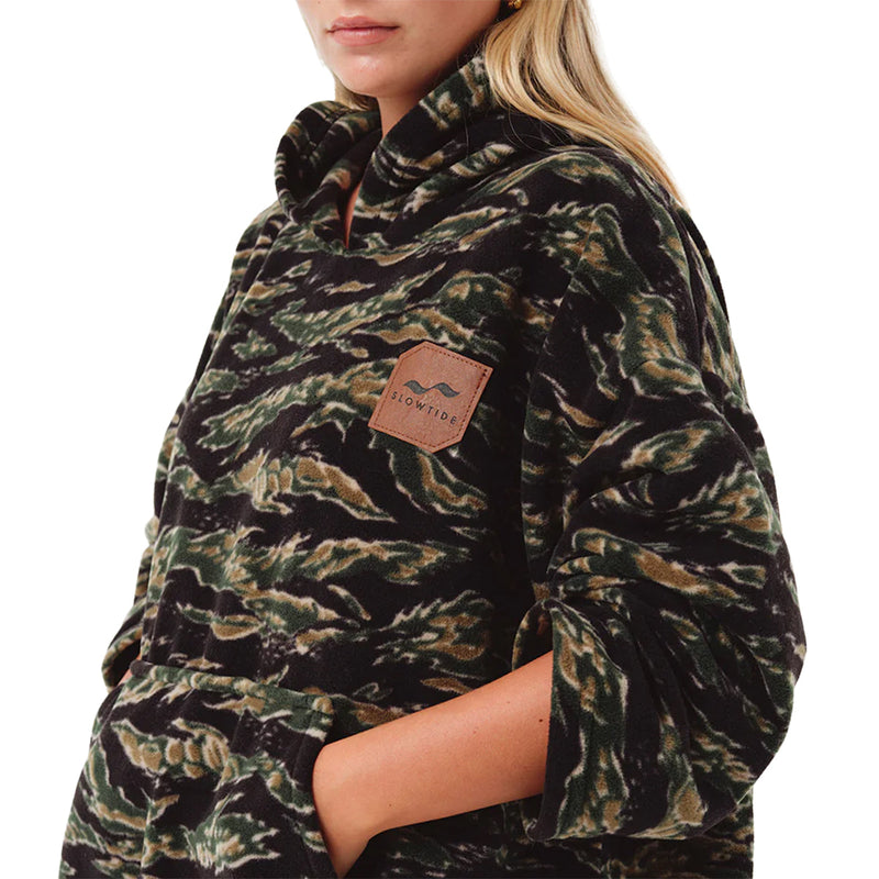 Load image into Gallery viewer, Slowtide Major Chilling Fleece Hooded Changing Poncho