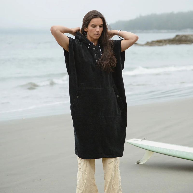 Load image into Gallery viewer, Slowtide The Digs Hooded Changing Poncho