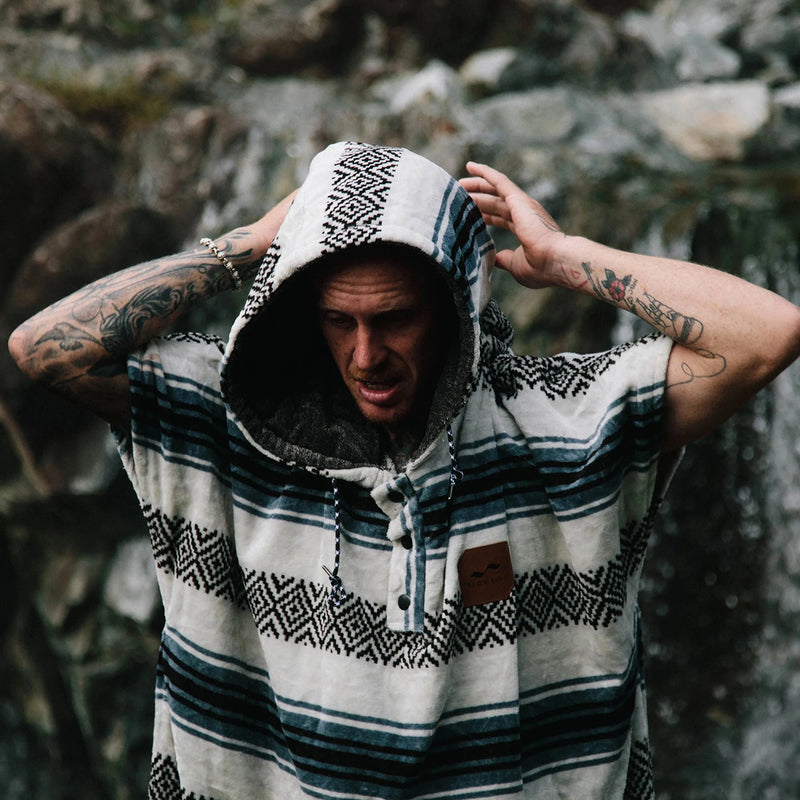 Load image into Gallery viewer, Slowtide Oso Hooded Changing Poncho 5
