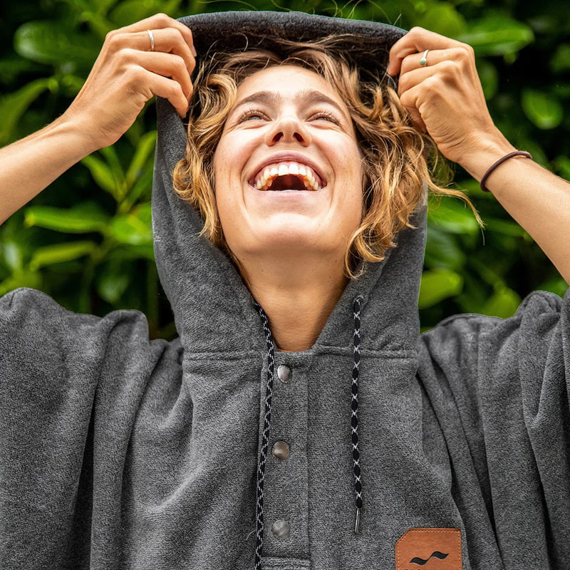 Load image into Gallery viewer, Slowtide The Digs Hooded Changing Poncho