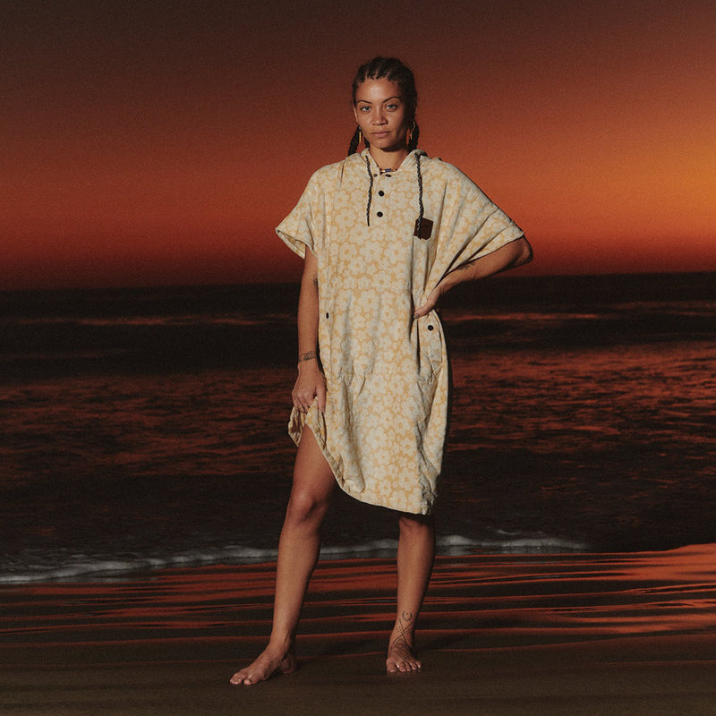 Load image into Gallery viewer, Slowtide Ginny Hooded Changing Poncho