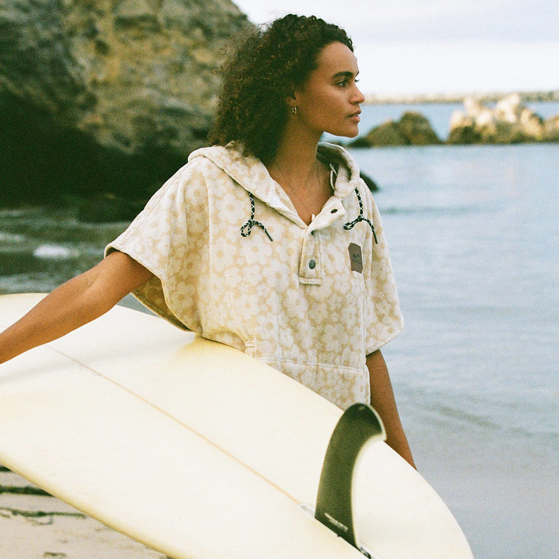 Load image into Gallery viewer, Slowtide Ginny Hooded Changing Poncho