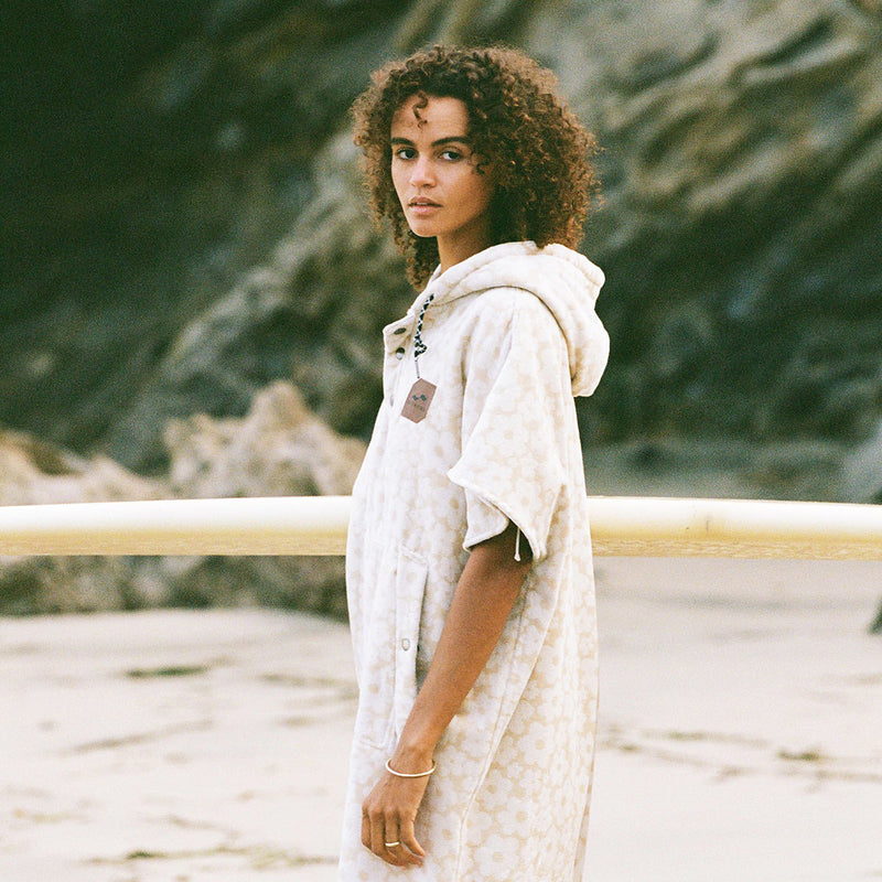 Load image into Gallery viewer, Slowtide Ginny Hooded Changing Poncho