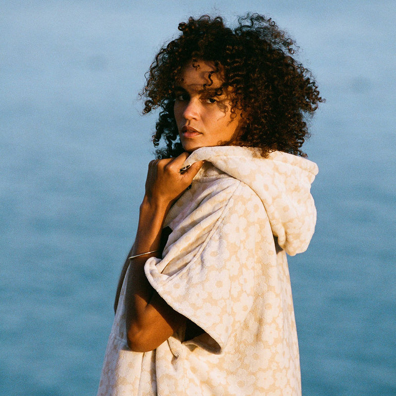 Load image into Gallery viewer, Slowtide Ginny Hooded Changing Poncho