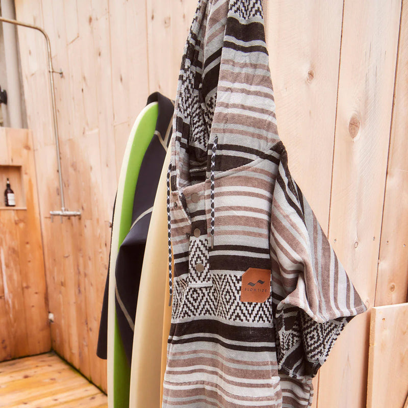 Load image into Gallery viewer, Slowtide Oso Courtyard Hooded Changing Poncho