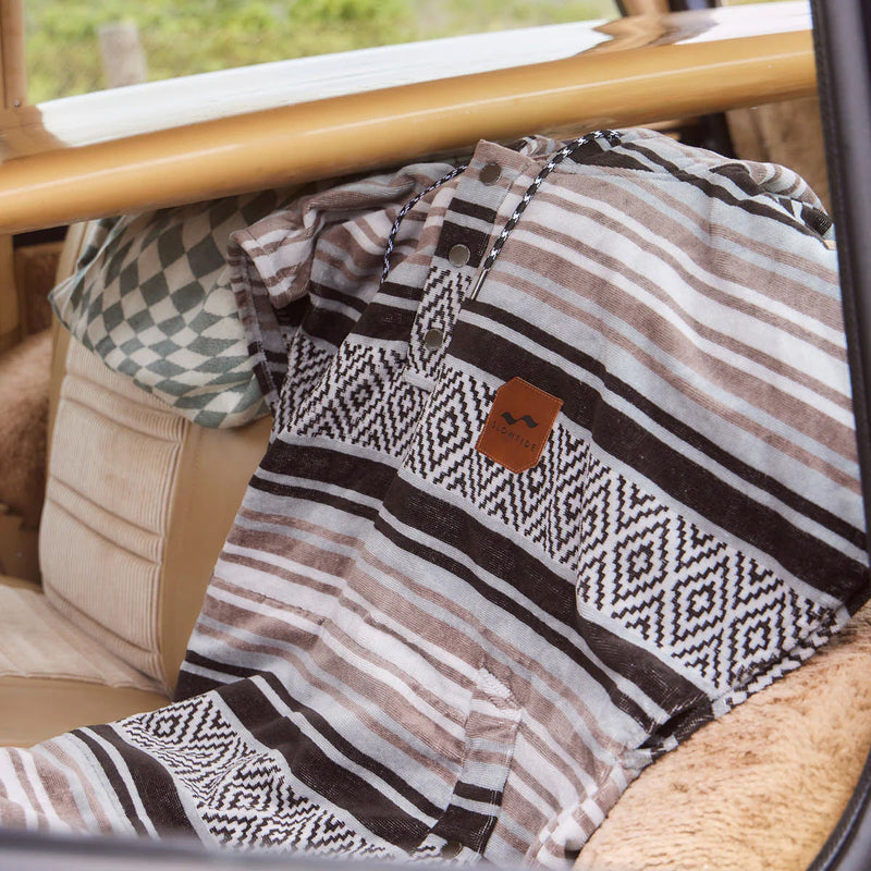 Load image into Gallery viewer, Slowtide Oso Courtyard Hooded Changing Poncho