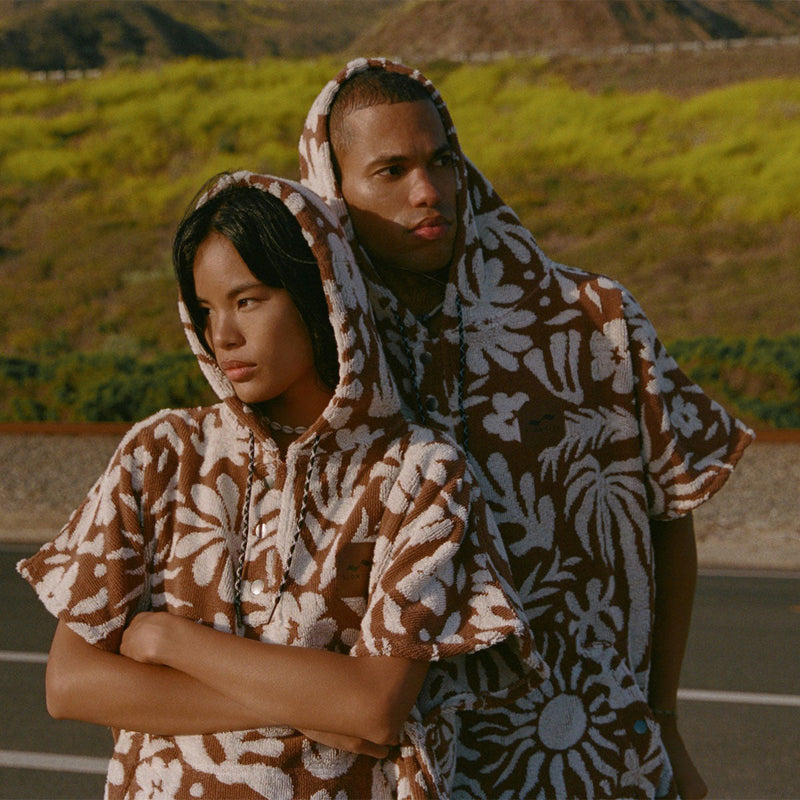 Load image into Gallery viewer, Slowtide Sunny Hooded Changing Poncho 15