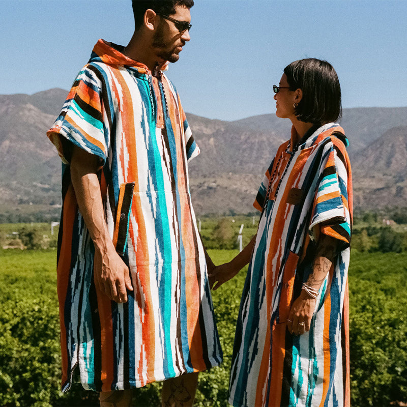 Load image into Gallery viewer, Slowtide Duvall Hooded Changing Poncho
